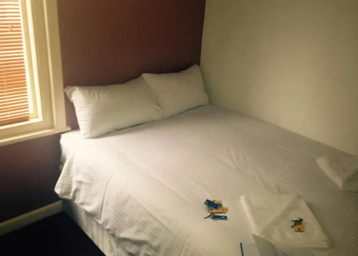 Peek-A-Booze - Budget Hotel - Adults Only
