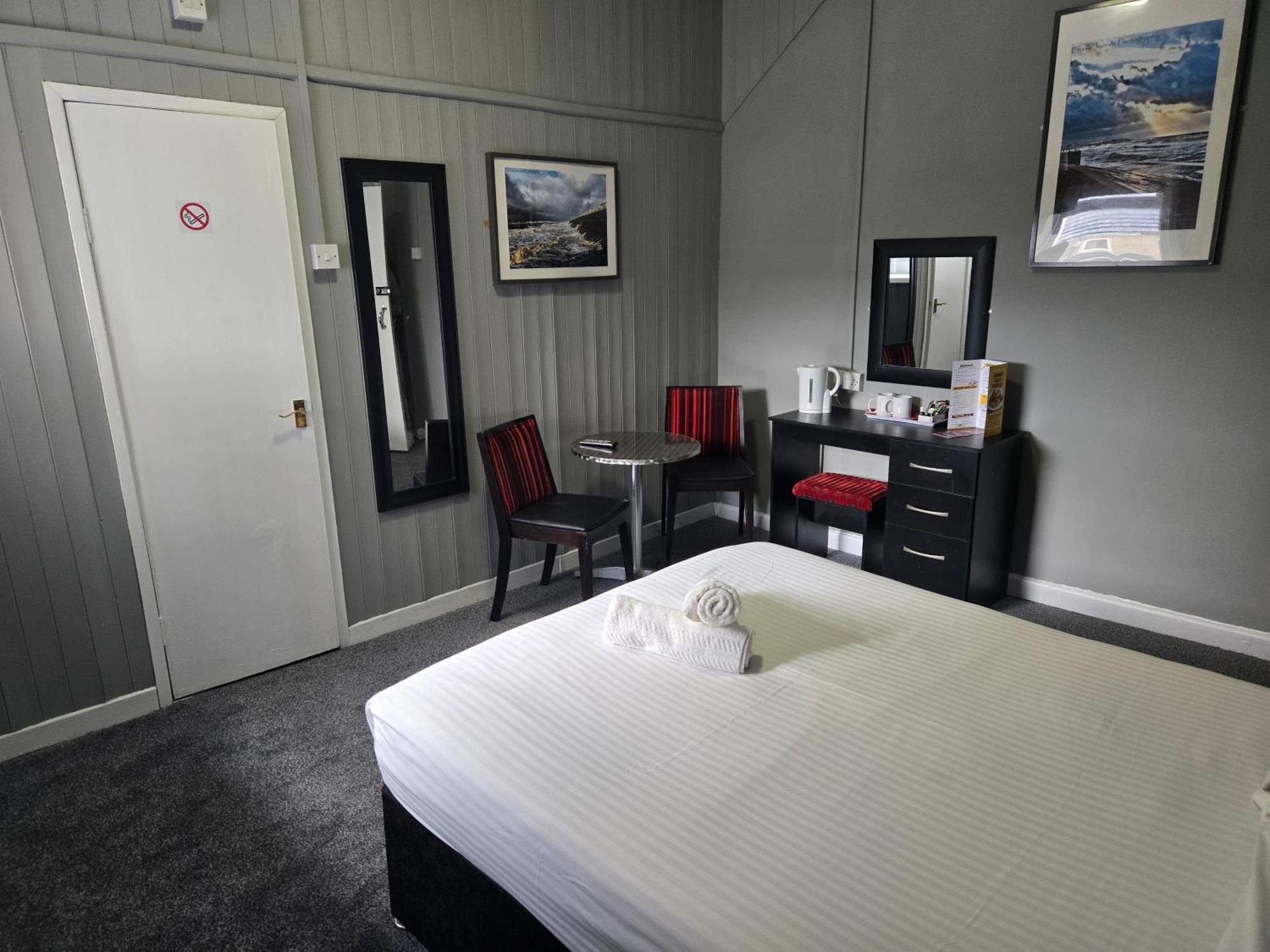 Peek-a-booze - Budget - Adults Only Hotel Blackpool