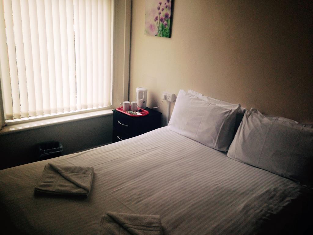 Peek-a-booze - Budget - Adults Only 2* Blackpool