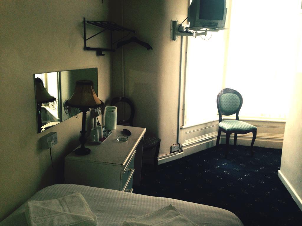 Peek-a-booze - Budget - Adults Only Hotel Blackpool