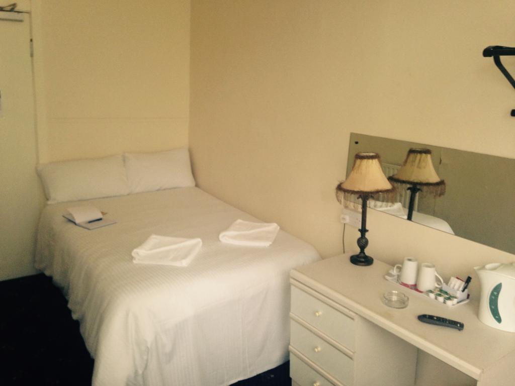 Peek-a-booze - Budget - Adults Only 2* Blackpool