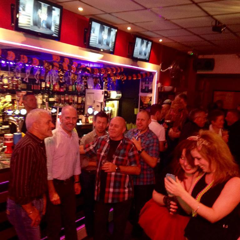 Peek-a-booze - Budget - Adults Only 2*