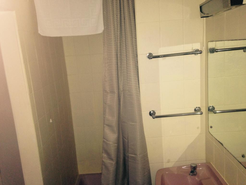 Peek-a-booze - Budget - Adults Only 2*
